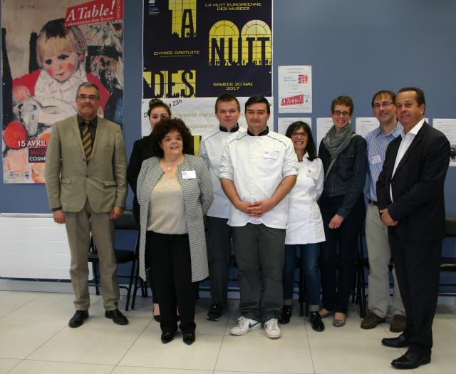 Une soirée en poésie, puisque les élèves de 2nde bac pro métiers de la restauration de Mme Maîtrepierre, professeure de lettres, ont réalisé des poèmes présentés au public ce soir là. Ceux-ci ont été inspirés par les oeuvres exposées.