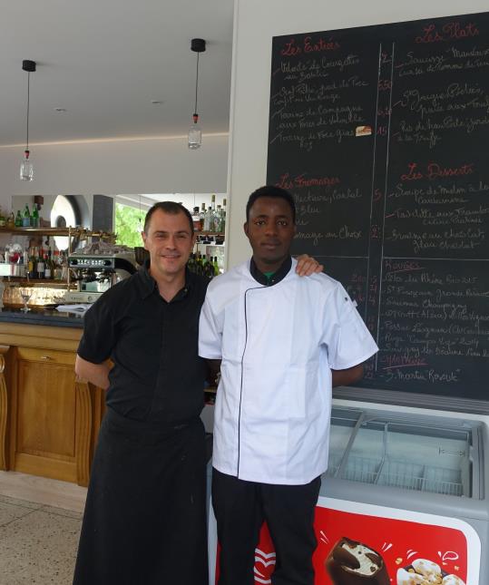 Robert Andrieux avec Mamadou Sow.
