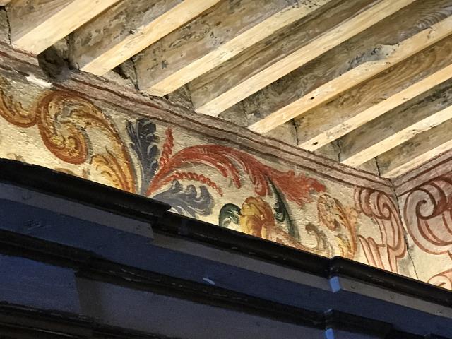 Les fresques sont restée cachées sous le plafond pendant plusieurs siècles.