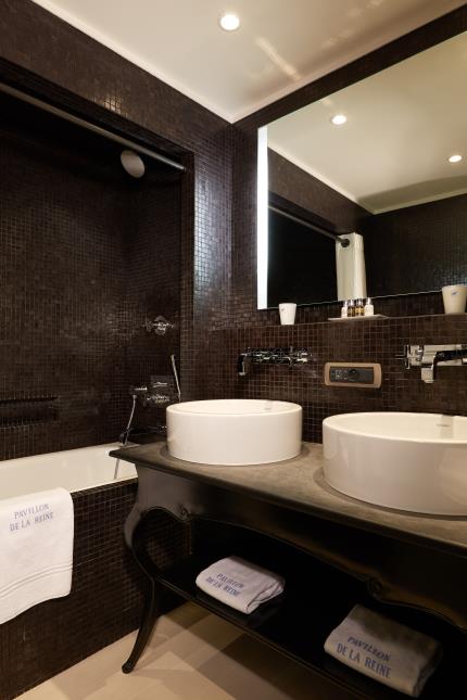Une salle de bains.