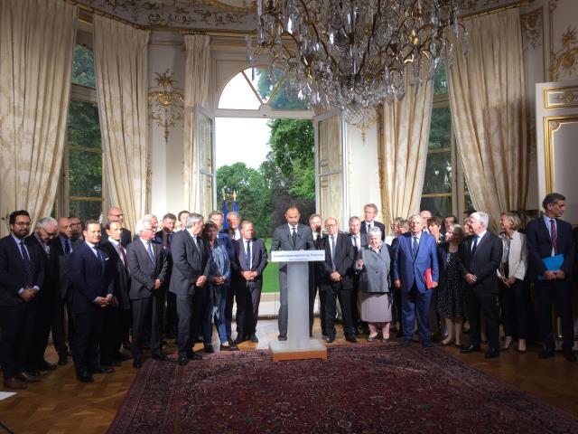 Jeudi 26 juillet, Edouard Philippe a dévoilé la feuille de route du Gouvernement en matière touristique. Etaient présents près de 'la moitié du Gouvernement' dont Jean-Yves Le Drian. Parmi les professionnels, citons Alain Ducasse, Roland Héguy ou encore D