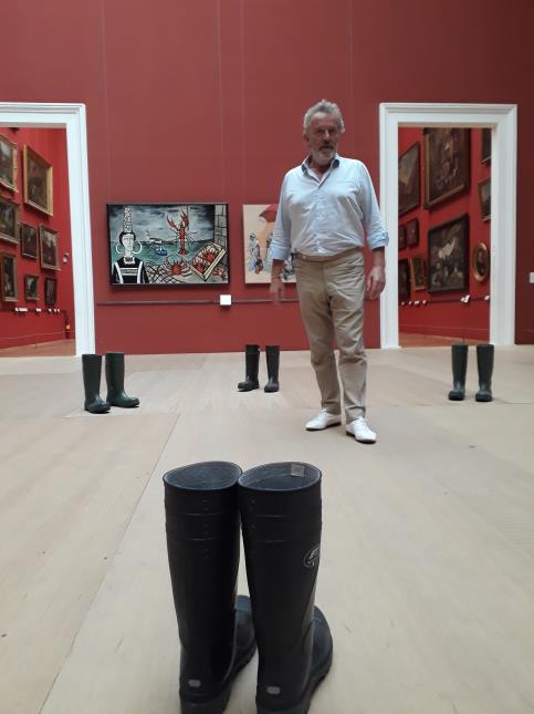 Alain Passard, devant l'une de ses oeuvres actuellement exposées à l'Open Museum au Palais des Beaux-Arts de Lille.