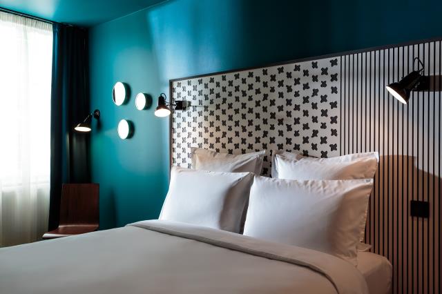 Les motifs graphiques noir et blanc se déclinent dans les 103 chambres du Boma.