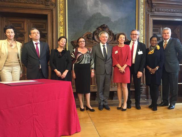 De gauche à droite : Sophie Le Bouleise, Gilles Pecout, Ladja Chopineaux, Evelyne Olayat, Edmond Peirotes, Claudine Ledoux, Michel Rickebusch, Babette de Rozière et Denis Courtiade.