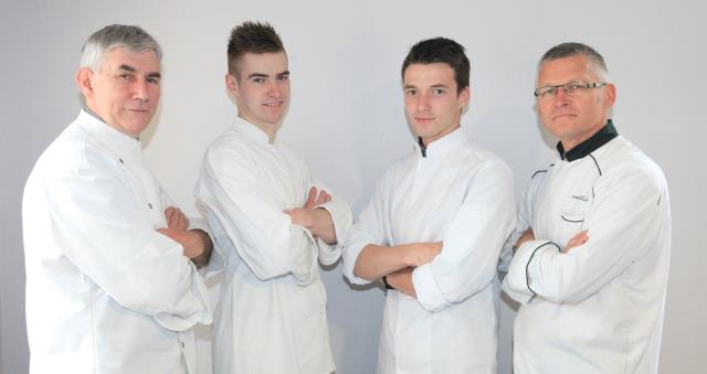 Alain Carré en compagnie de 2 anciens élèves (Damien Chapron et Killian Marsollier) et de Bertrand Hallier autre professeur du lycée à l'occasion de l'émission 'Objectif Top Chef' de M6