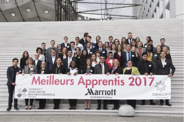 L'objectif principal de la journée des apprentis était également de leur décerner des prix 'Awards' pour les soutenir dans l'évolution de leur vie professionnelle