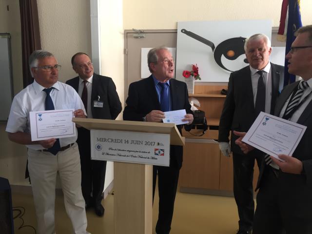 De gauche à droite Paul Donars, Pascal Labrousse, Francis Pernet président de la section seine et marne de l'ONM, le porte drapeau de l'ONM, Jean-Guy Lampenois et Laurent Deprez, proviseur