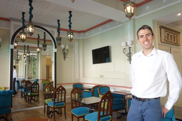 '« On souhaite que le client se sente comme à la maison » Nicolas Jeanneaud, directeur adjoint  de l'hôtel Villa Lamartine à Arcachon