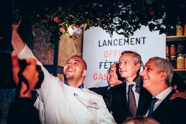 Guillaume Gomez, Bruno Le Maire et Stéphane Layani à Rungis ce matin.