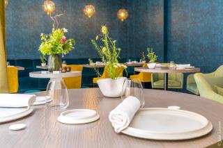 Les compositions florales sur les tables d'Oka, Paris Ve