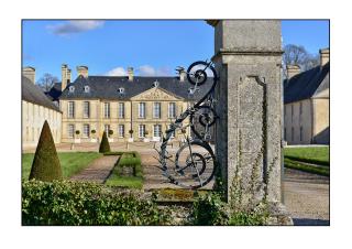 La façade de l'établissement est classée Monument historique.