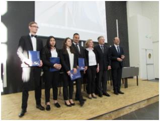 Salvador, Johanna, Zoé et Guillaume, élèves de bac pro cuisine et service en stage à Lublin en...