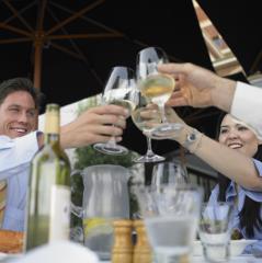 Pour les clients, l'apéritif est un moment de convivialité qui peut être gâché par un service des...