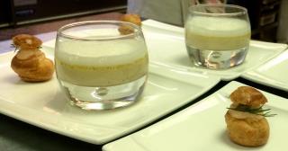 Royale de foie gras, émulsion à la truffe, une recette de Julien Bazzano, chef au Carré 2 Vignes à...