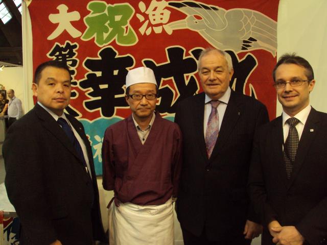 Sakimoto Sawada, directeur académique, Yuji hasegawa, chef d'Hokkaido Club sur Agecotel, Michel Prospéri, proviseur honoraire du lycée de Nice et de Talence, Bruno Monchâtre, directeur adjoint de l'école Japonaise
