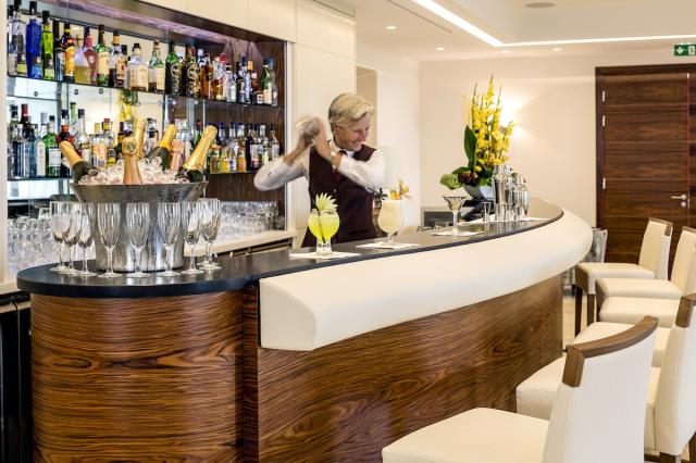 Nouveaux espaces pour le bar le 'W' aux larges amplitudes horaires.