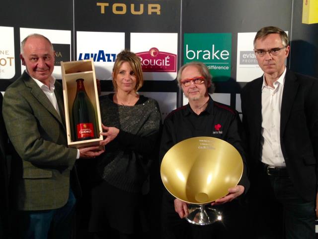 Entouré de Marc Haeberlin de l'Auberge de l'Ill et de Côme de Chérisey, directeur général de Gault&Millau, Jean-Luc Brendel, chef de La Table du Gourmet à Riquewihr, a reçu le Gault&Millau d'or du tour Alsace 2016.