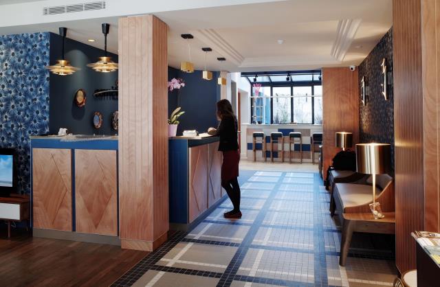 Lobby de l'hôtel Comete