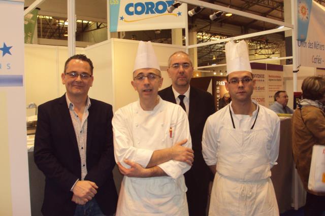 hristian Wambersk et ses trois professeur de cuisine Alexandre Culla, Cyrille Cavalo, et Frédéric Gerard qui ont réalisé de savoureuses recettes sur le stand