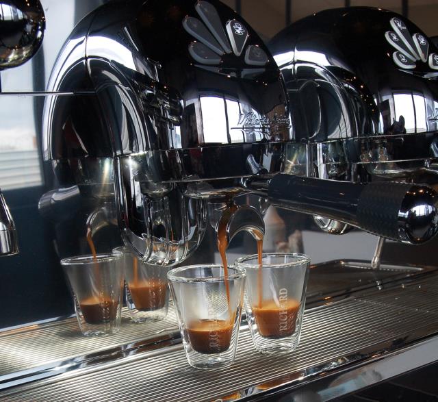 Le service de l'expresso, tout un art.