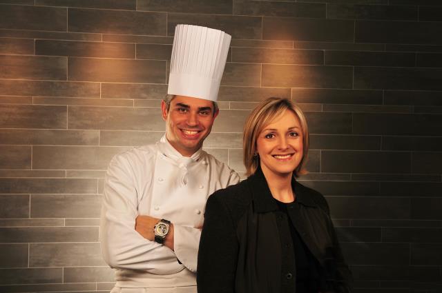 Benoît Violier et son épouse Brigitte, qui le rejoindra bientôt au restaurant.
