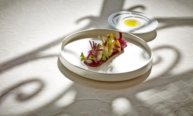 Collection de bleda-raba Philippe Auda, colonatta, gingembre, poire, un plat signature de Sébastien Sanjou, conçu avec son producteur de légumes, Philippe Auda.