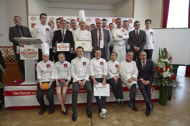 Les six équipes en lice au grand complet, sous l'oeil bienveillant du chef le chef étoilé Mathieu Vianay, de Michel Lugnier, Inspecteur général de l'Education nationale, ou encore de Patrick Petard, Directeur Général chez Lactalis Foodservice Europe.