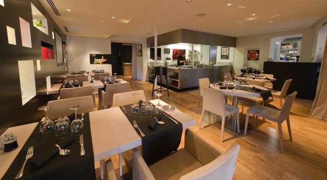 En 2012, la cuisine a été ouverte sur la salle