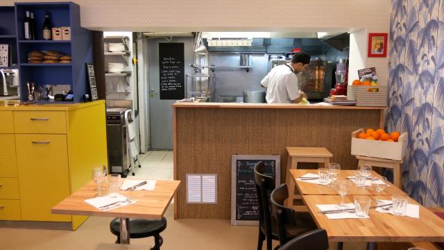 La cuisine ouverte sur la salle d'Ivlo, Paris Xe