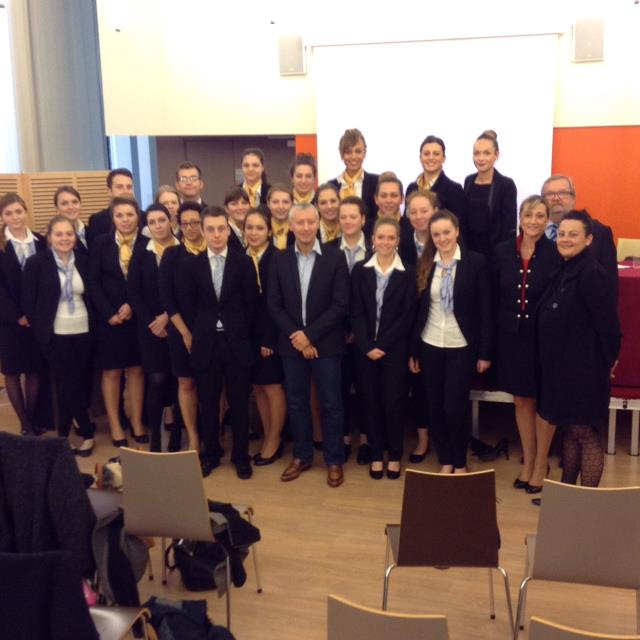 Les étudiant BTS responsable hébergement du lycée Guillaume tirel et Yvon Bourges, réunis auprès de Philipp Vaurs, Catherine Henry, Anne Sicot-Ponchon et patrick Hamard