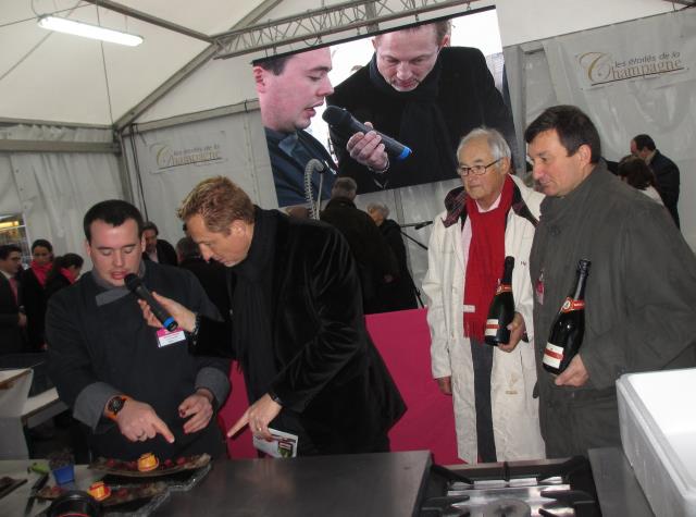 Maxence Gérard, pâtissier ardennais (La Gourmandière à Carignan) et la maison Mercier présentent leur duo bulles-dessert.