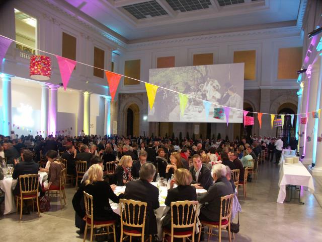 L'Atrium du musée, avec les oeuves de l'exposition, s'est transformée en restaurant éphémère le temps d'une soirée festive.