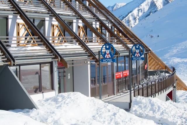 L'Hôtel Les 4 Ours bénéficie d'un bon enneigement à 1.850 m d'altitudr