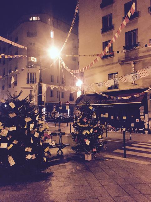 Explosion de vie devant la Carillon et le Petit Cambodge