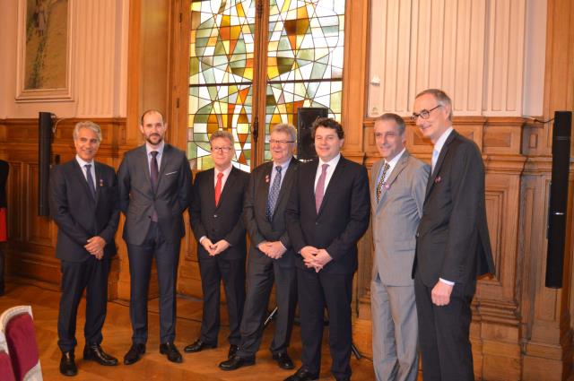 Philippe Marguet, Dir Ge SEH, Régis Pélissier, Dir Reg IDF de la CDC, Franck Ailloud, pdt de Spi Bat Immo, Jean Lavergne , pdt du Directoire SEH, Eric Lejoindre, maire du 18ème, Pierre-Yves Roue , vice -pdt du Directoire SEH, Stephane Barrand, Dir G SEH