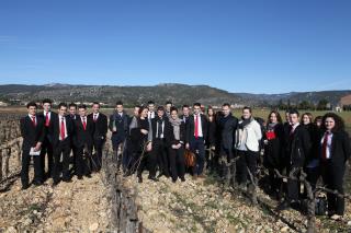 Les élèves des deux lycées ont arpenté les vignes pour mieux comprendre les vins.