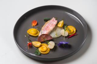 rouget barbet, ravioles mascarpone, poivre kampot, kumquat, chorizo