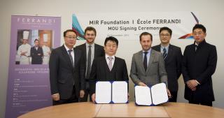 Au centre, Kim Hyungsu et Bruno de Monte
