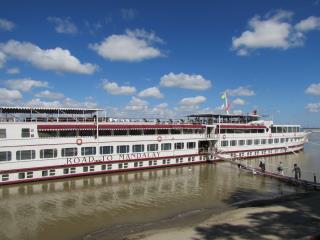 Un hôtel flottant sur fleuve Ayeyarwady, au coeur du Myanmar (ex-Birmanie)