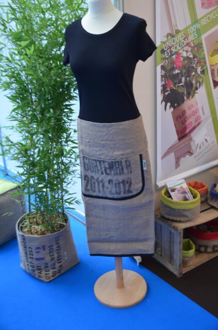 Un tablier en sac recyclé, une autre possibilité signée Lilowawa.