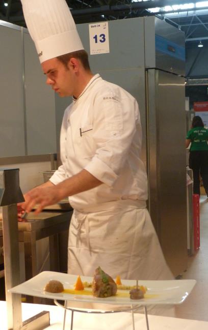 Rudy Langlais avec son entrée à base de caille.