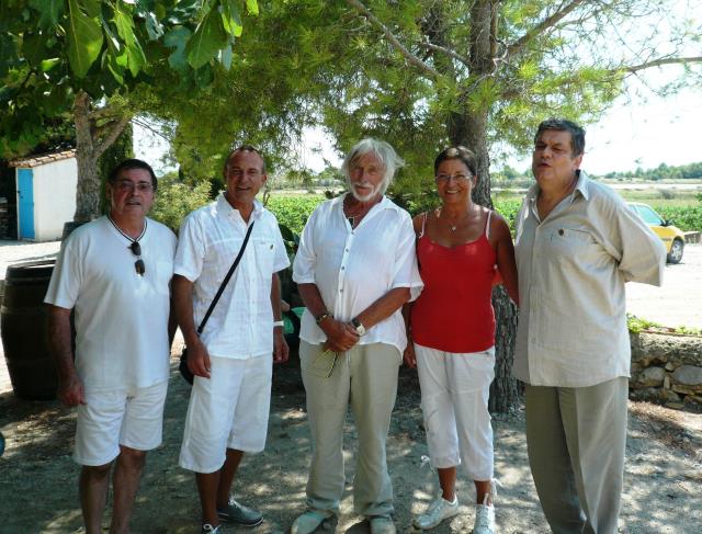 Alain Leloup, Thierry Corona, président de l'ASE France, Pierre Richard, Brigitte Leloup et Georges Ignat, membre sommelier de l'ASE Roumanie.