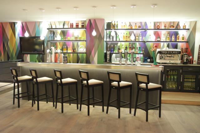 L'univers bar du showroom.