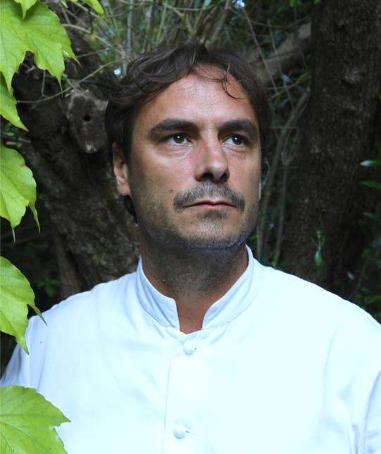 Benoît Dargere, chef-propriétaire du Clos Saint Basile à Mougins, est consultant pour Monsieur Bleu.