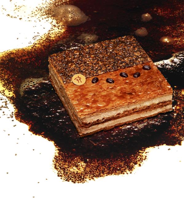Millefeuille infiniment café Iapar rouge du Brésil : pâte feuilletée caramélisée, crème de mascarpone au café Iapar rouge du Brésil.