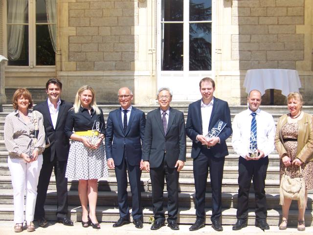 Les trois lauréats (de gauche à droite ) : Armelle Nardone représentait Jean-Michel Dixte qui n'avait pu faire le déplacement, Fabrice Defoin et Ran Rosh, aux côtés notamment de Yannick Alléno (tout à gauche).