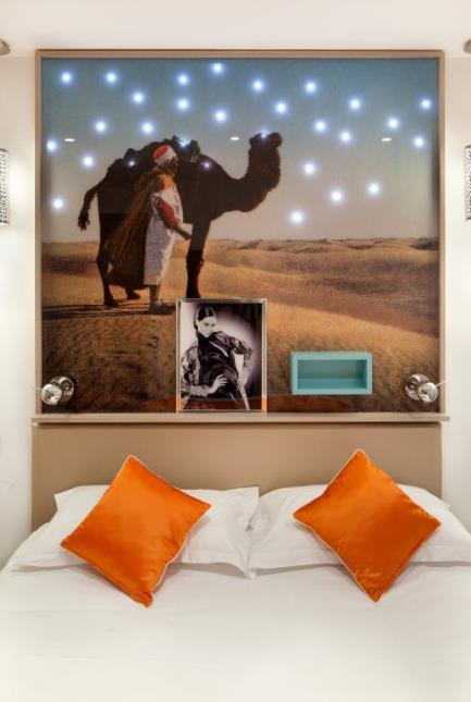 Toutes les chambres présentent au-dessus des têtes de lit, une grande photo en noir et banc ou retravaillée en couleur, datant du début du siècle.