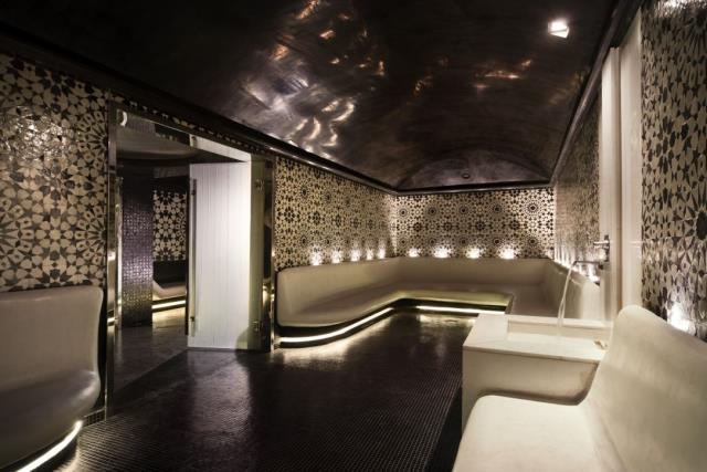 Le So Spa prend des couleurs inhabituelles comme le noir et l'argent.