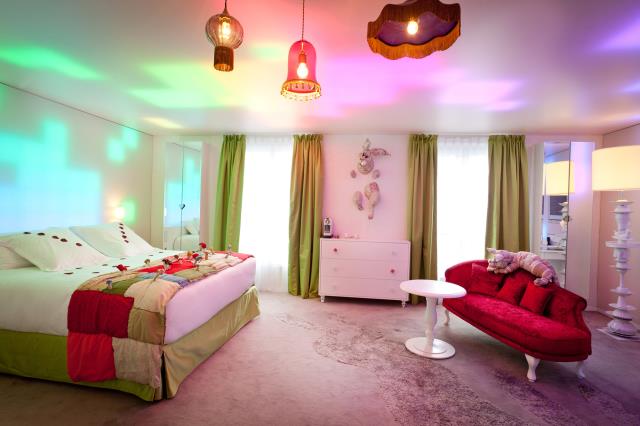 La chambre Alice au Seven nous plonge dans l'univers du célèbre conte de Lewis Carroll.