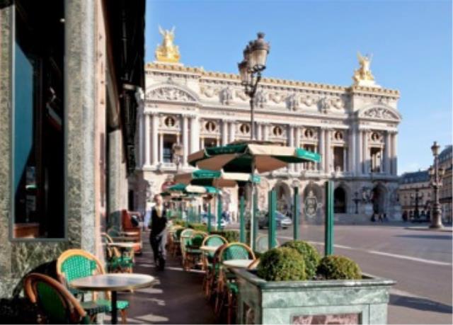 La terrasse du Café de la Paix.